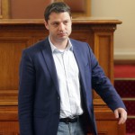 Добрев: Да не се отлагат новите цени на тока