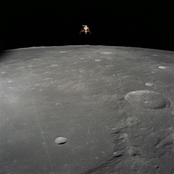 НАСА публикува историческа снимка от прилуняването на ”Аполо 12”