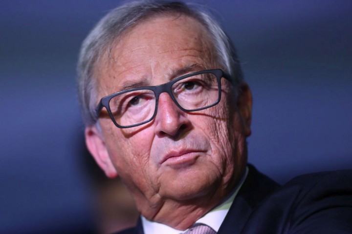 Председателят на Европейската комисия Жан-Клод Юнкер отговаря час и половина